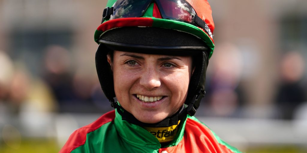 Bryony Frost all smiles after winning return to action | Racing365
